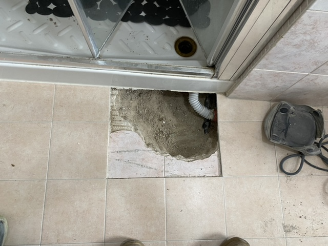 Riparazione_doccia1 Riparazione scarico doccia Ancona,pesaro,fano,Ascoli,fermo e macerata